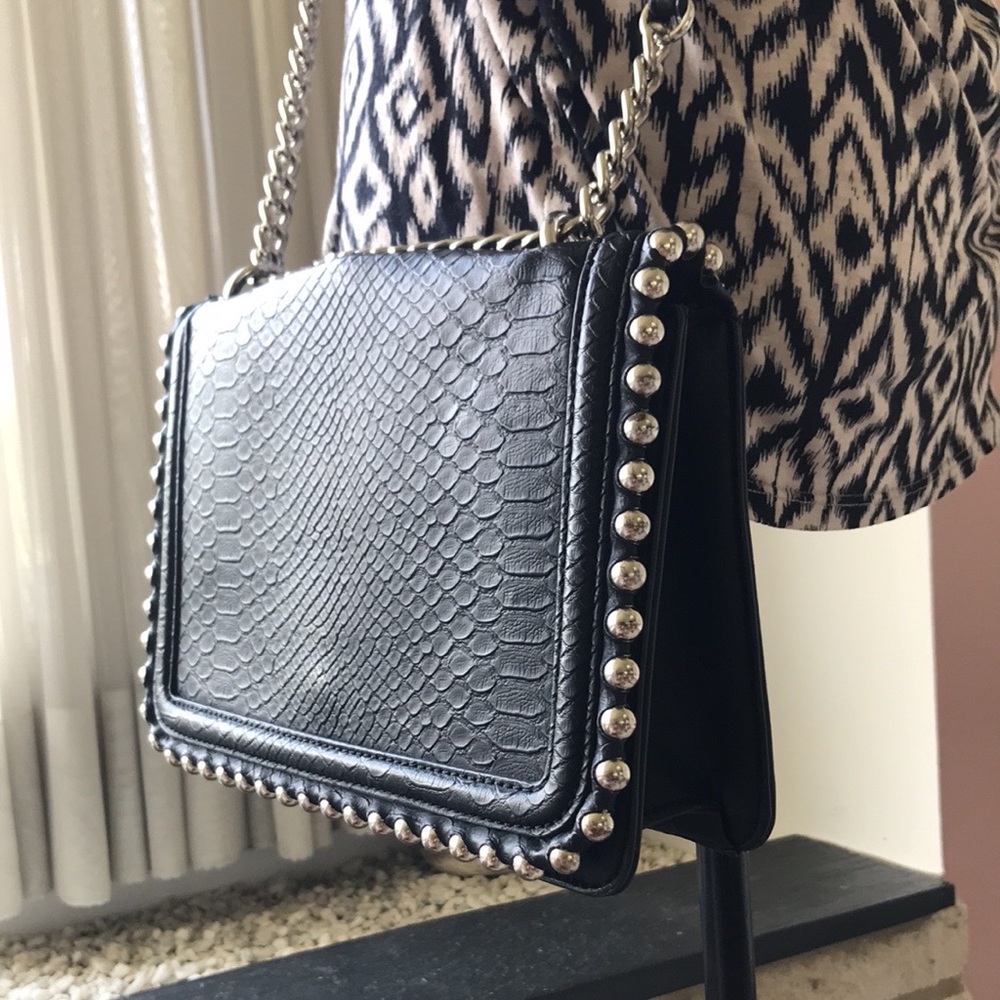 Ball Chain Bordered Snakeprint Black Purse with Chain Strap